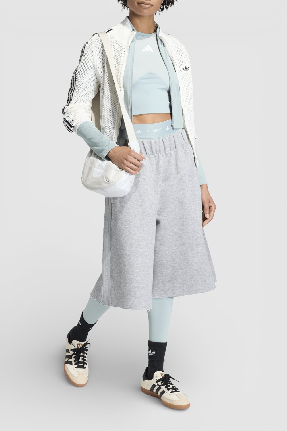 תמונת כל הלוק של ז'קט קרושה